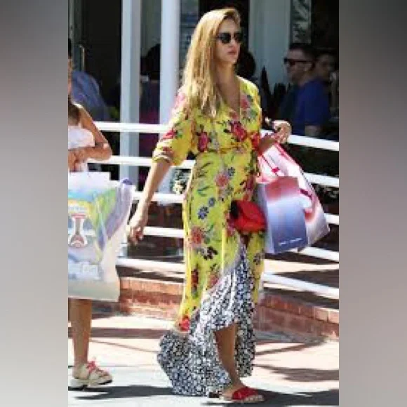 FARM rio yellow maxi wrap dress. Size medium - Picture 3 of 10